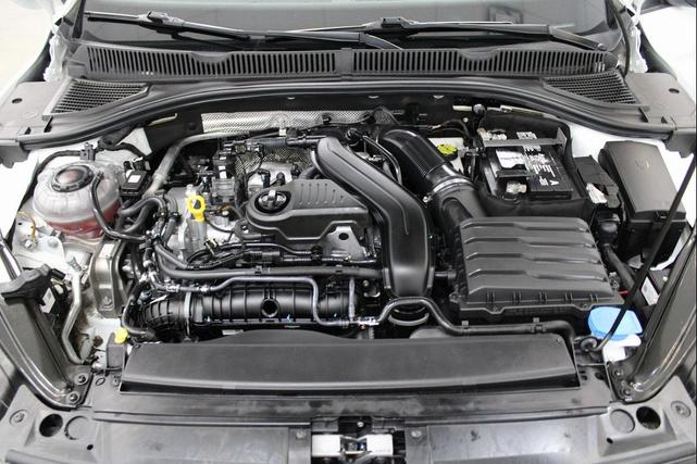 Photo of 2023 Pure White Volkswagen Jetta