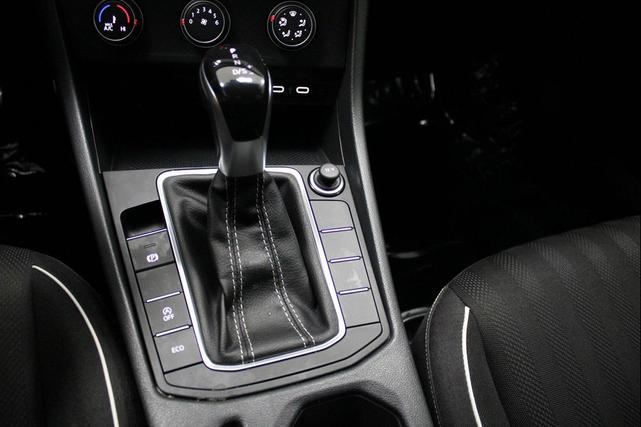 Photo of 2023 Pure White Volkswagen Jetta
