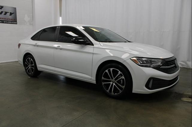 Photo of 2023 Pure White Volkswagen Jetta