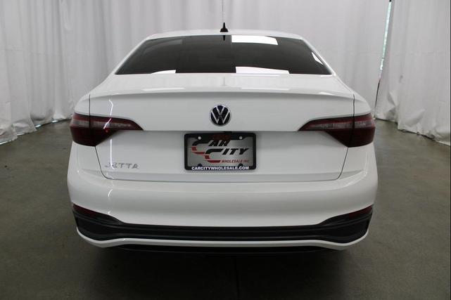 Photo of 2023 Pure White Volkswagen Jetta