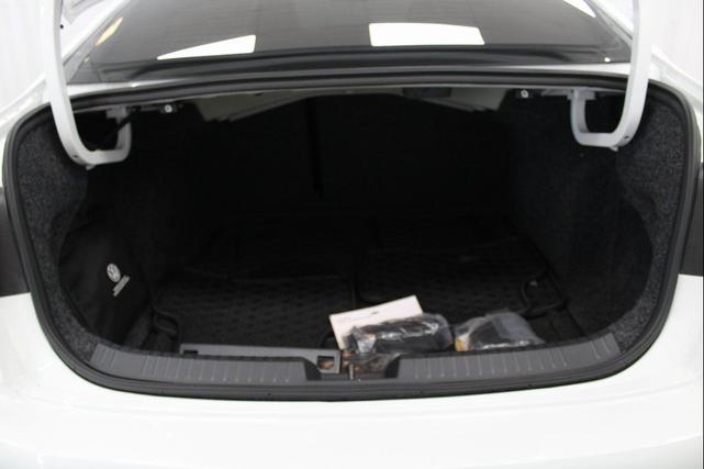 Photo of 2023 Pure White Volkswagen Jetta