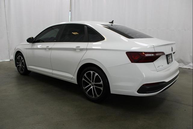 Photo of 2023 Pure White Volkswagen Jetta