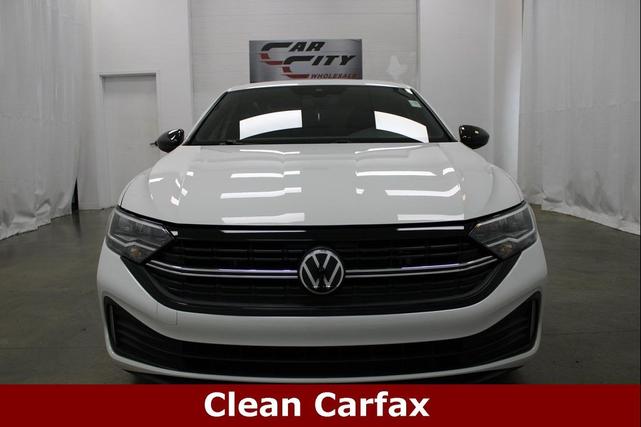 Photo of 2023 Pure White Volkswagen Jetta
