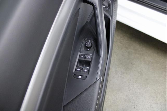 Photo of 2023 Pure White Volkswagen Jetta