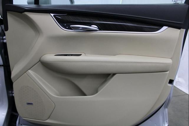 Photo of 2018 Radiant Silver Metallic Cadillac XT5