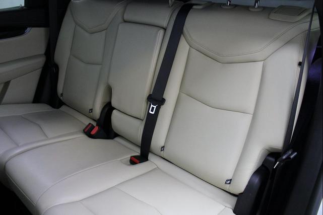 Photo of 2018 Radiant Silver Metallic Cadillac XT5