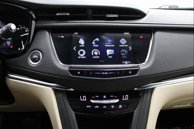 Photo of 2018 Radiant Silver Metallic Cadillac XT5