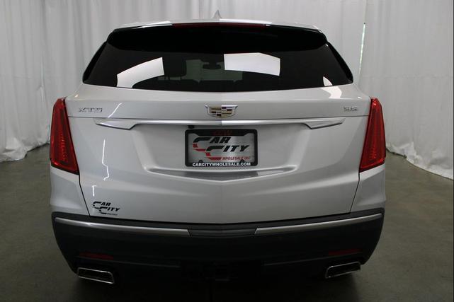 Photo of 2018 Radiant Silver Metallic Cadillac XT5
