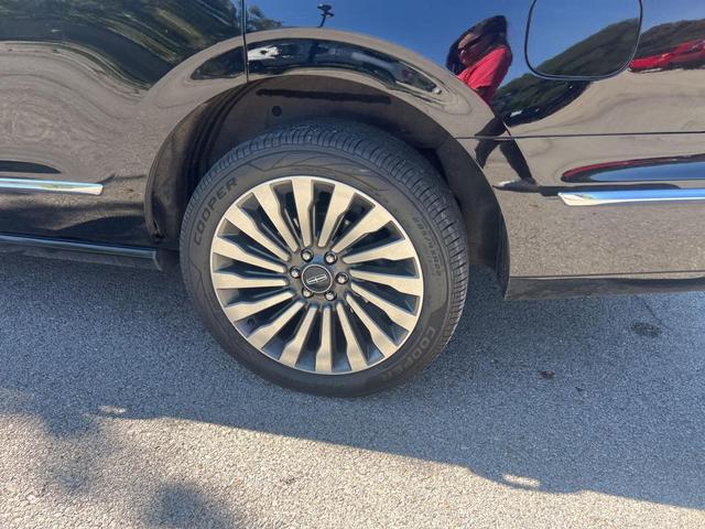 Photo of 2019 Infinite Black Metallic Lincoln Navigator