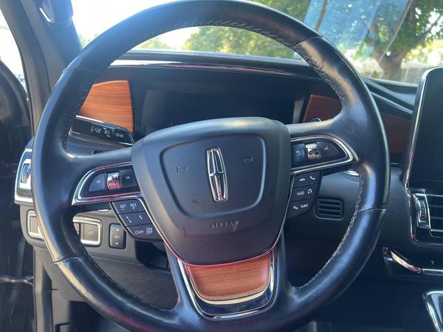 Photo of 2019 Infinite Black Metallic Lincoln Navigator