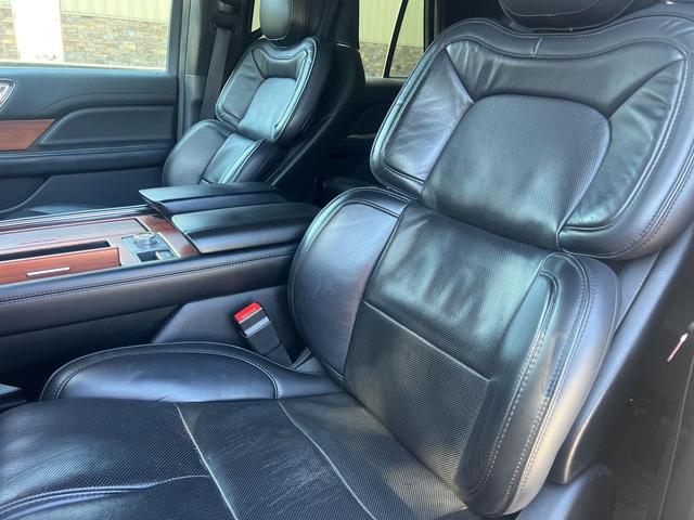 Photo of 2019 Infinite Black Metallic Lincoln Navigator