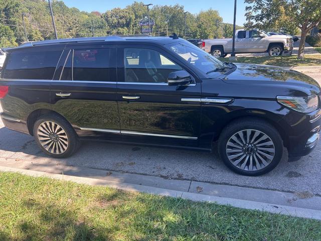 Photo of 2019 Infinite Black Metallic Lincoln Navigator