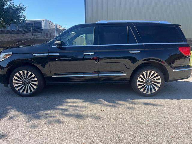 Photo of 2019 Infinite Black Metallic Lincoln Navigator