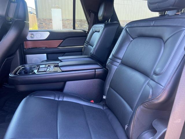 Photo of 2019 Infinite Black Metallic Lincoln Navigator