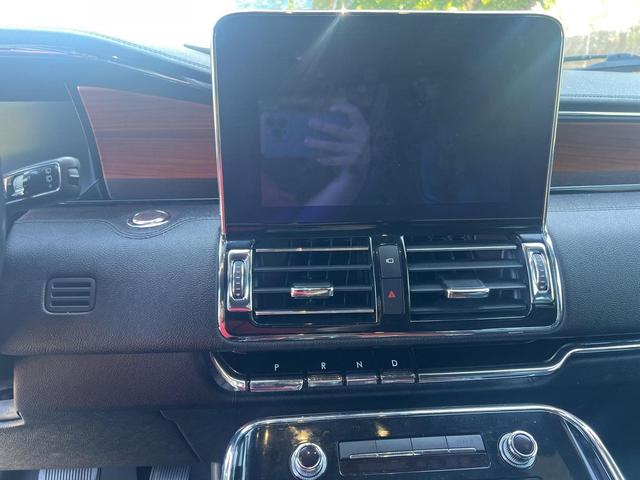 Photo of 2019 Infinite Black Metallic Lincoln Navigator