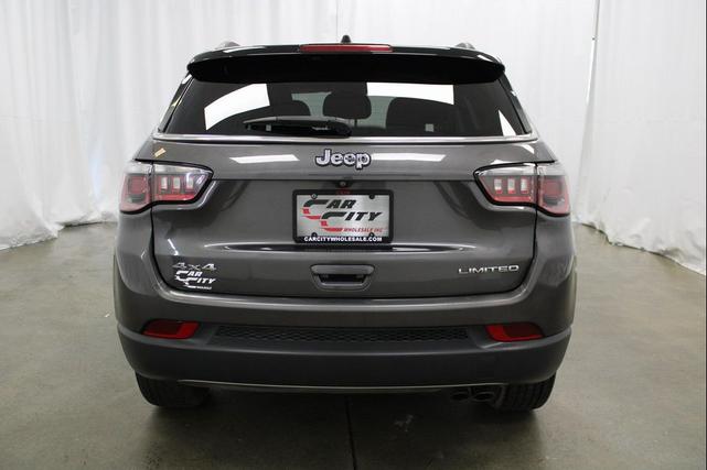 Photo of 2019 Granite Crystal Metallic Clearcoat Jeep Compass