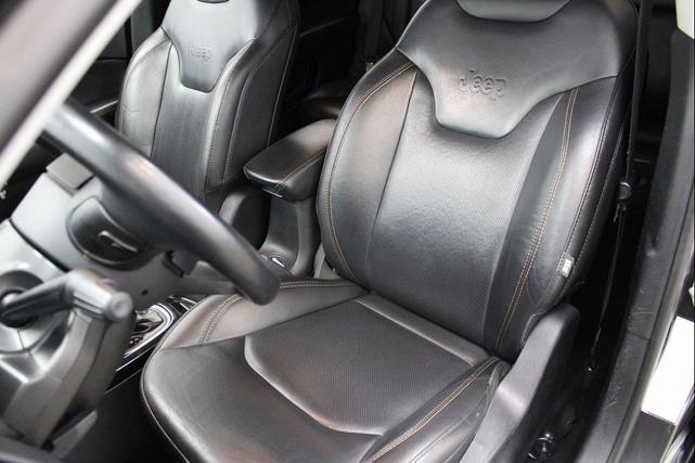 Photo of 2019 Granite Crystal Metallic Clearcoat Jeep Compass