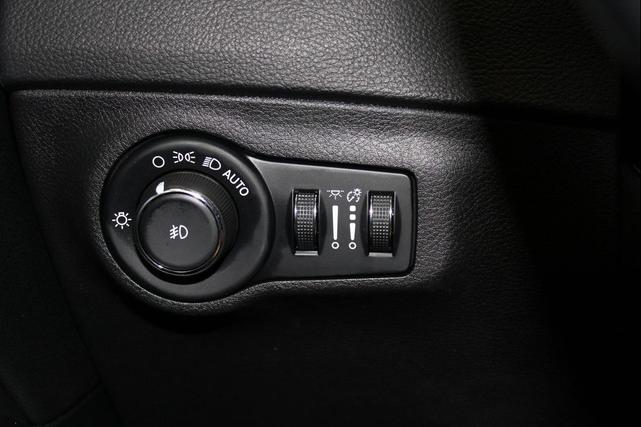 Photo of 2019 Granite Crystal Metallic Clearcoat Jeep Compass