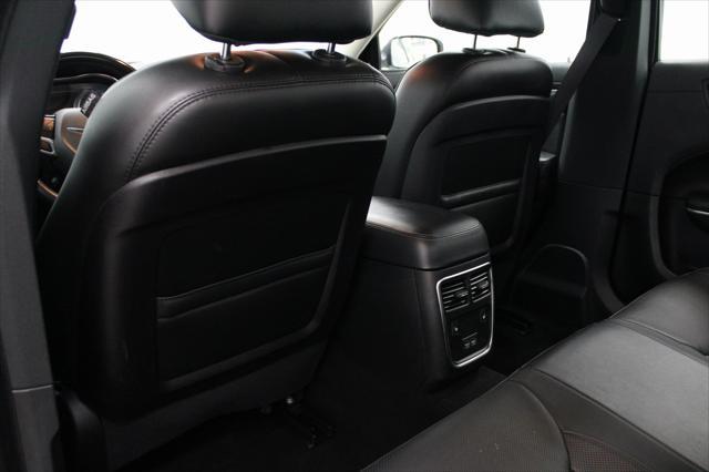 Photo of 2019 Bright White Clearcoat Chrysler 300