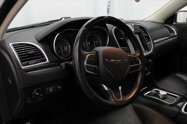 Photo of 2019 Bright White Clearcoat Chrysler 300