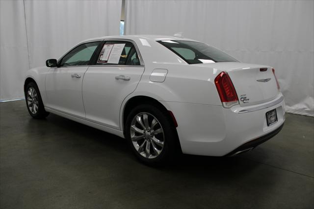 Photo of 2019 Bright White Clearcoat Chrysler 300