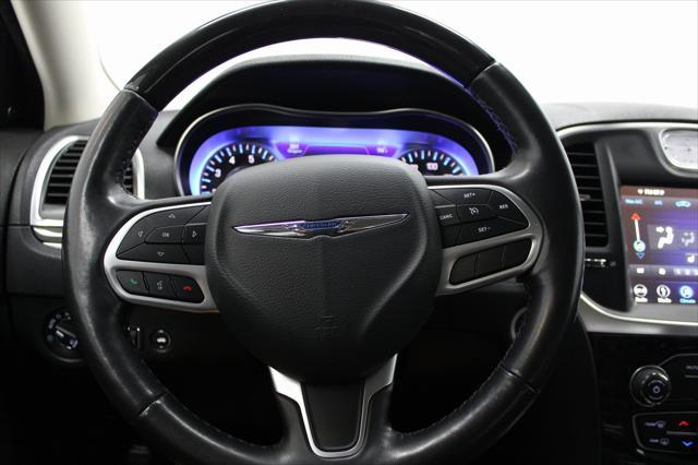 Photo of 2019 Bright White Clearcoat Chrysler 300
