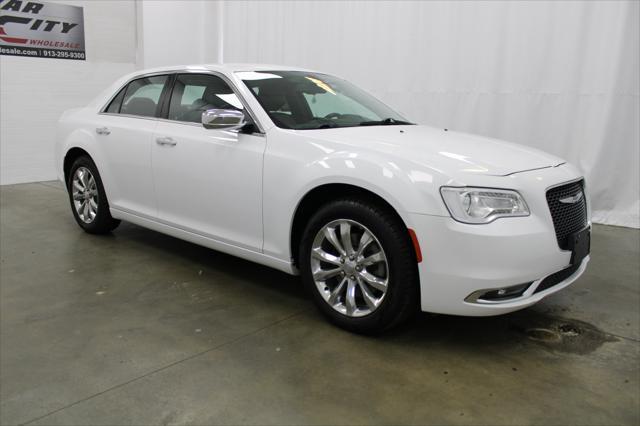 Photo of 2019 Bright White Clearcoat Chrysler 300