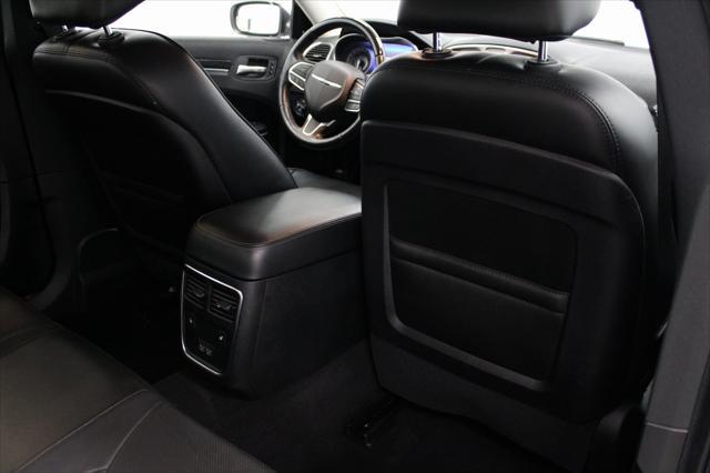 Photo of 2019 Bright White Clearcoat Chrysler 300