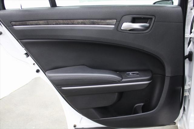 Photo of 2019 Bright White Clearcoat Chrysler 300