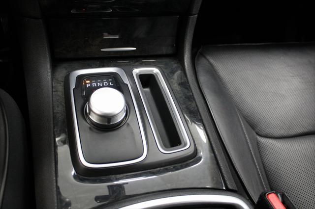 Photo of 2019 Bright White Clearcoat Chrysler 300