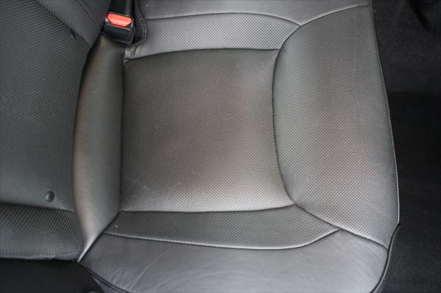 Photo of 2019 Bright White Clearcoat Chrysler 300