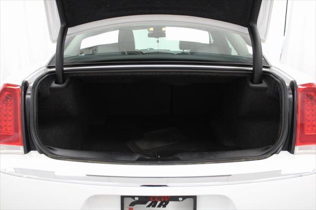 Photo of 2019 Bright White Clearcoat Chrysler 300