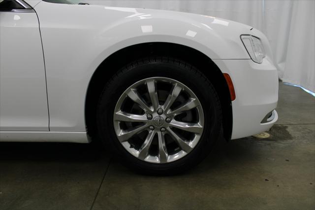 Photo of 2019 Bright White Clearcoat Chrysler 300