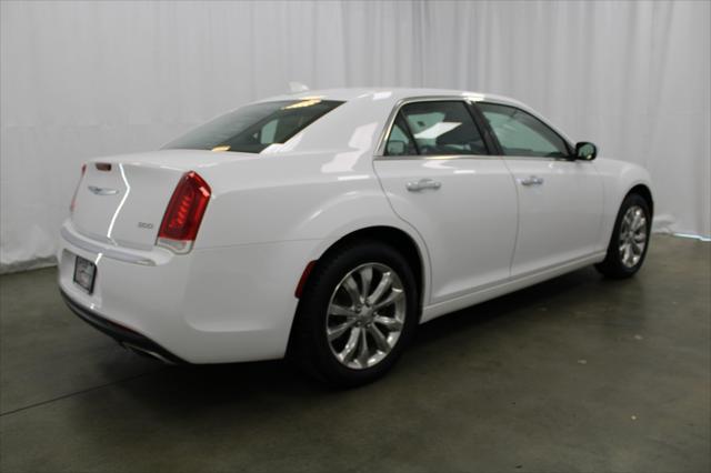 Photo of 2019 Bright White Clearcoat Chrysler 300