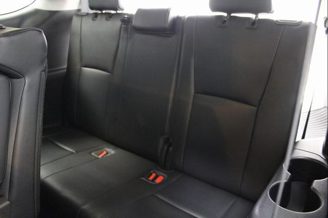 Photo of 2020 Ruby Flare Pearl Toyota Highlander