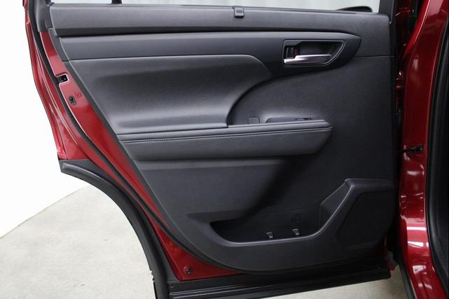 Photo of 2020 Ruby Flare Pearl Toyota Highlander