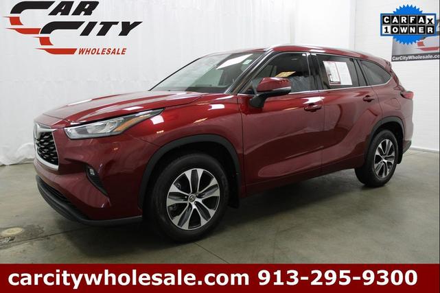 Photo of 2020 Ruby Flare Pearl Toyota Highlander