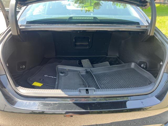 Photo of 2019 Black Lexus ES 350