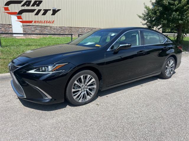 Photo of 2019 Black Lexus ES 350