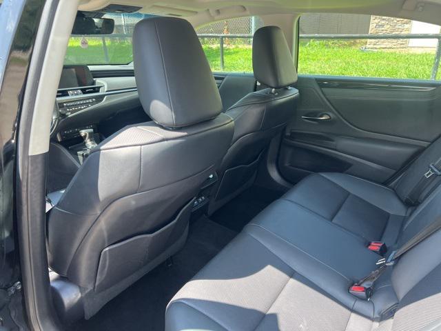 Photo of 2019 Black Lexus ES 350
