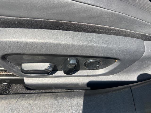 Photo of 2019 Black Lexus ES 350