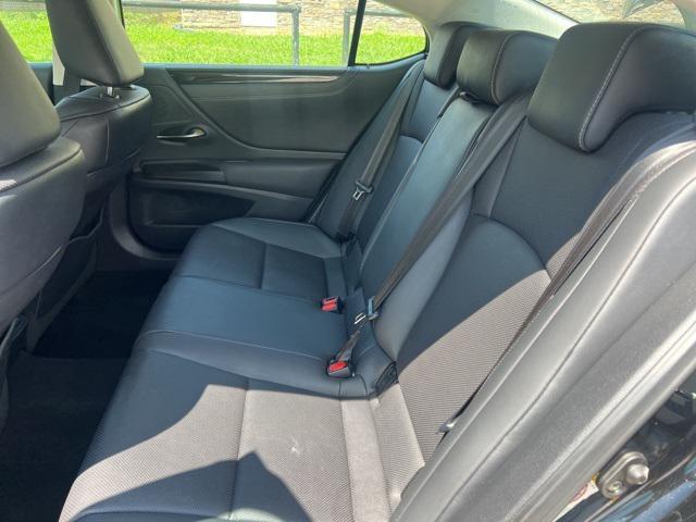 Photo of 2019 Black Lexus ES 350
