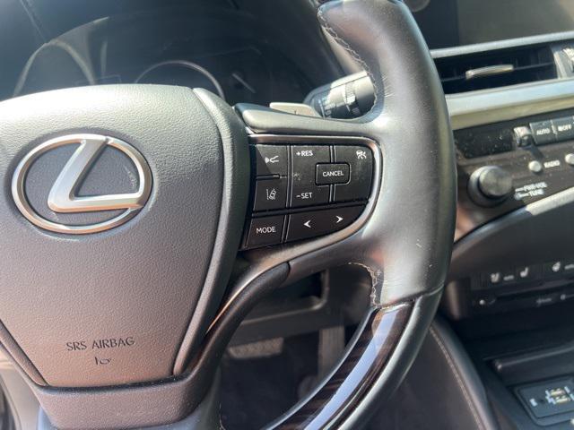 Photo of 2019 Black Lexus ES 350
