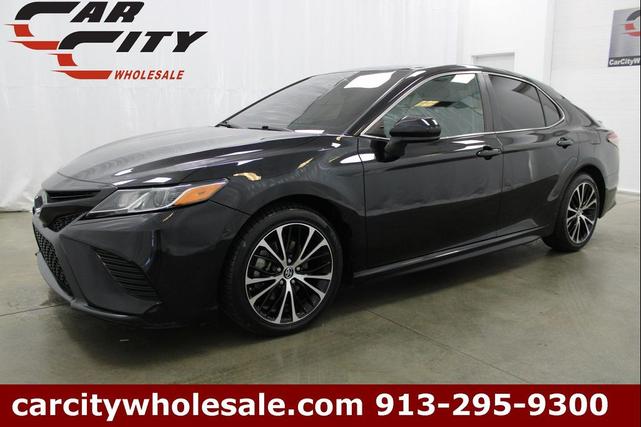 Photo of 2019 Midnight Black Metallic Toyota Camry