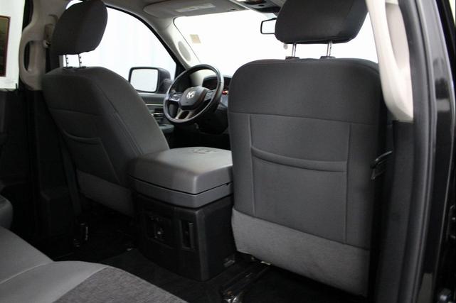 Photo of 2016 Brilliant Black Crystal Pearlcoat RAM 1500