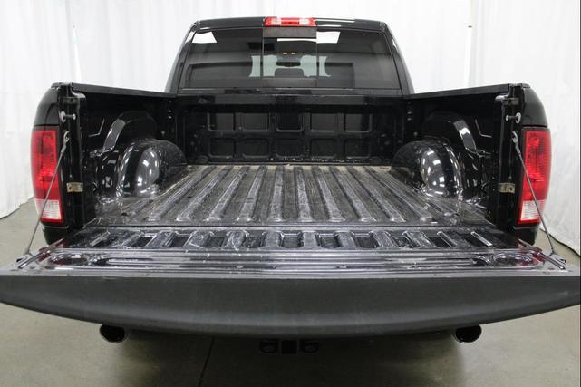 Photo of 2016 Brilliant Black Crystal Pearlcoat RAM 1500