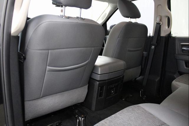 Photo of 2016 Brilliant Black Crystal Pearlcoat RAM 1500