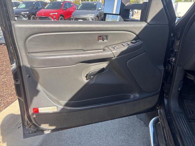 Photo of 2004 Black Chevrolet Silverado 1500