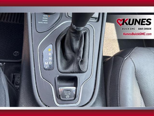 Photo of 2021 Diamond Black Crystal Pearlcoat Jeep Cherokee