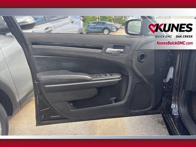 Photo of 2022 Gloss Black Chrysler 300